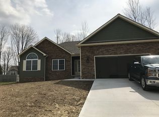 738 Ava Ct, Hubbard, OH