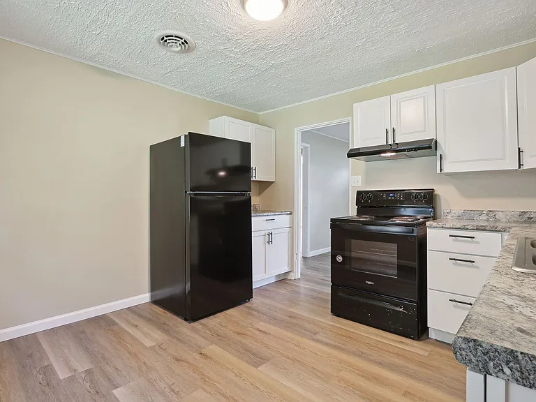 1614 W Union St — Photo 10