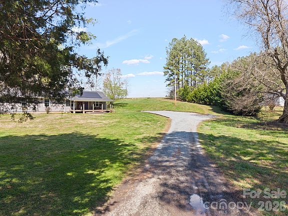 2nd image of 527 Floyd Blackwell Rd