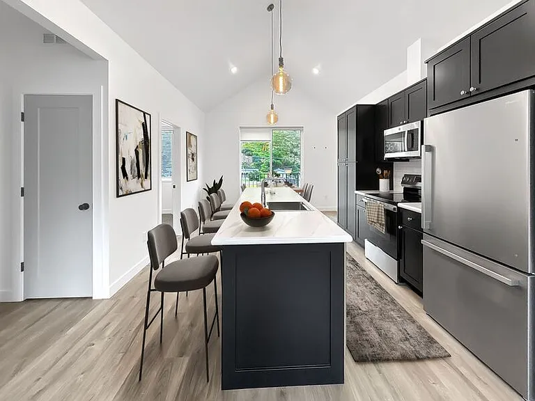 446 Michigan Ave #3 — Photo 3