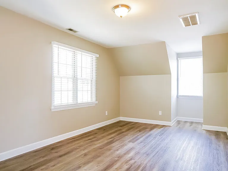 983 Saint Catherines Dr — Photo 18