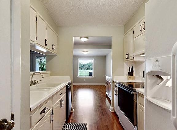 5th image of 424 Glenmeade Ct