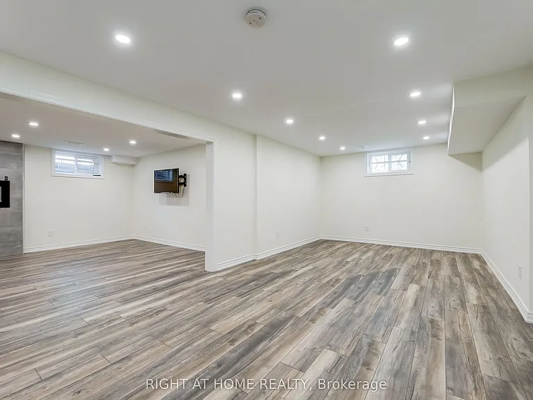 2175 Oneida Ct — Photo 29