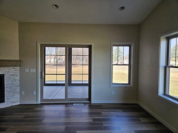 5th image of 3631 Newcastle Dr