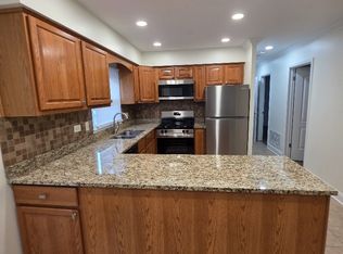 826 E Capri Dr APT 1, Palatine, IL 60074