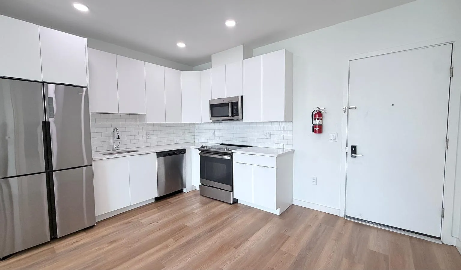 176 W 7th St — Photo 1