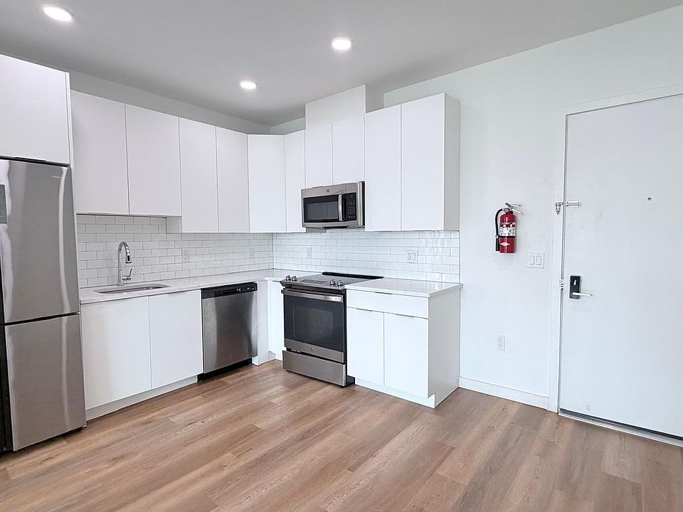 1st image of 176 W 7th St #312E