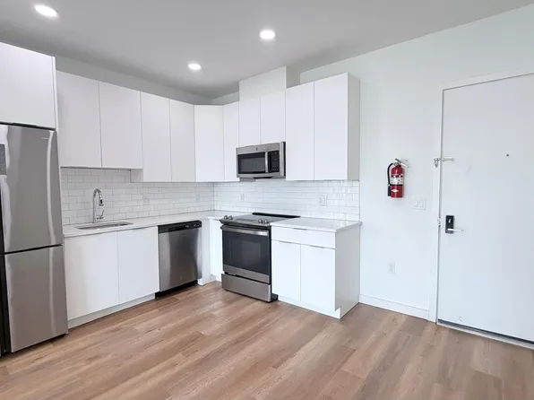 176 W 7th St #312E, Bayonne, NJ 07002