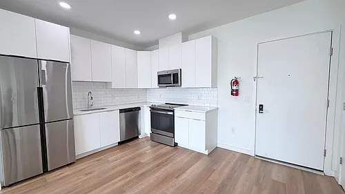 176 W 7th St Photo 1