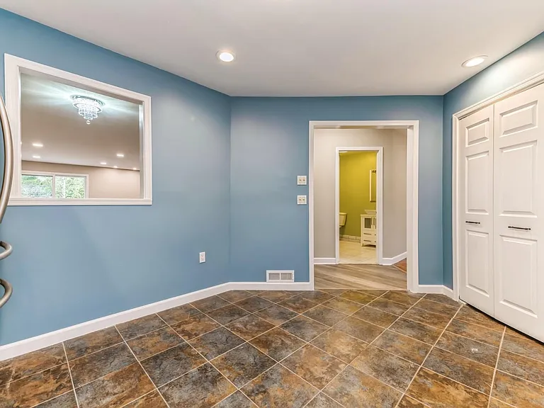 11 Astor Ct — Photo 13