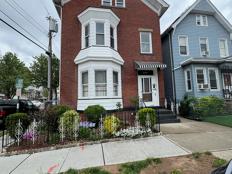 400 Davis Ave #1 — Photo 1