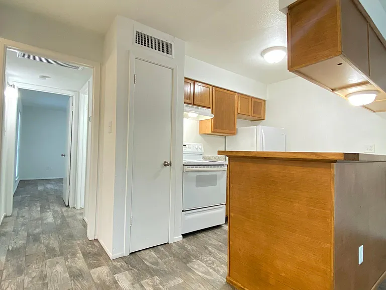 Pine Ridge Apartments — Photo 7