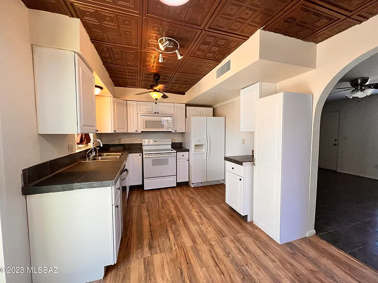 15925 N Capstan Ave — Photo 6