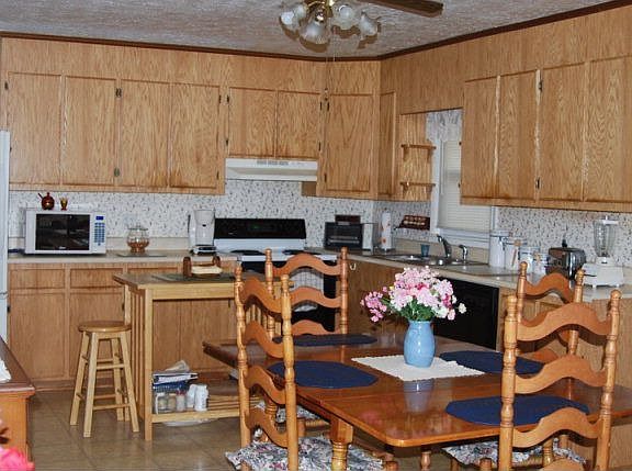 3rd image of 205 Wedgewood Dr