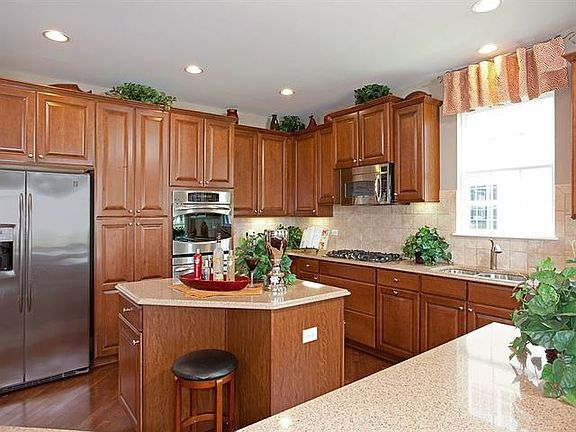 5th image of 1590 Burr Oak Dr