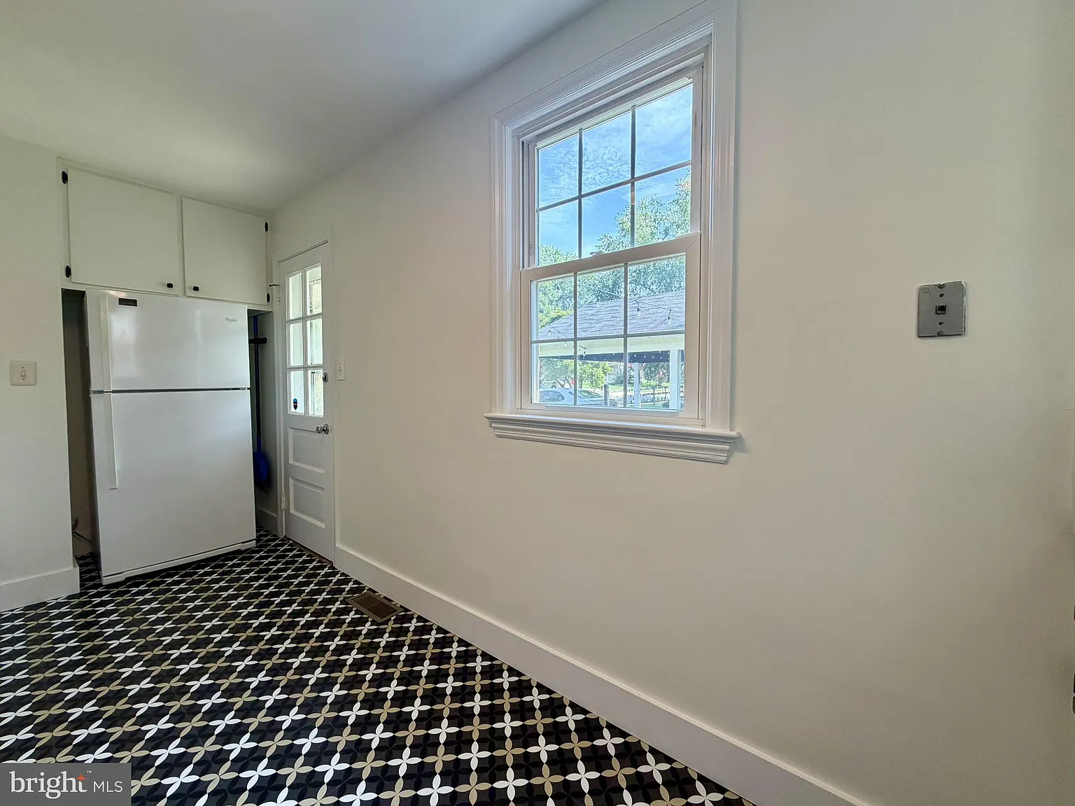 3 bed, 1.5 bath, 1365 sqft, $3,600 — Photo 3