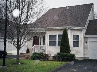 212 Summerfield Gdns #212, Shelton, CT 06484