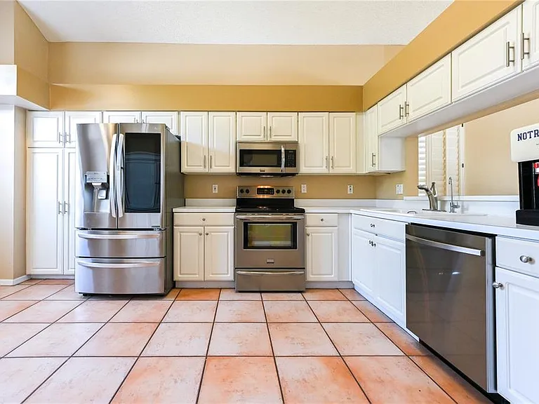 4906 Augusta Ave — Photo 10