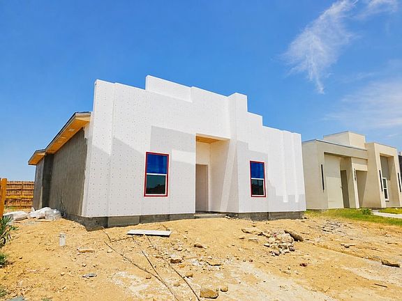 3rd image of 112 Mi Ranchito St