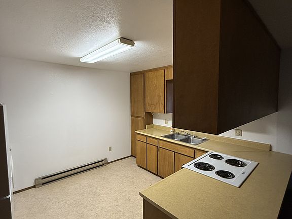 5th image of 5618 Castle Ave