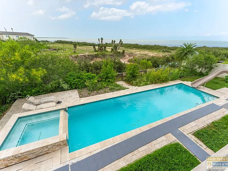 133 Oleander Dr — Photo 38