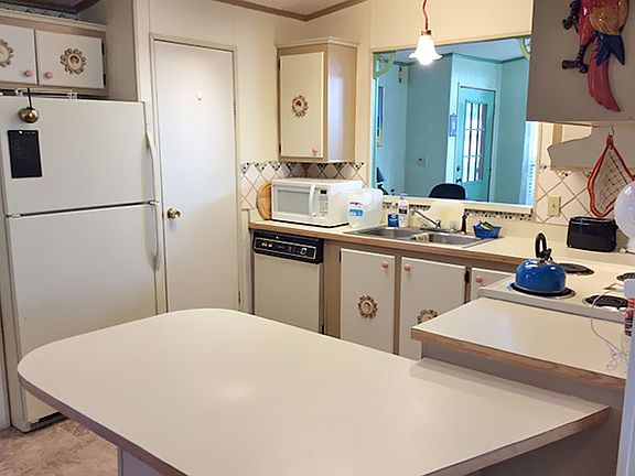 2nd image of 1073 La Paloma Blvd