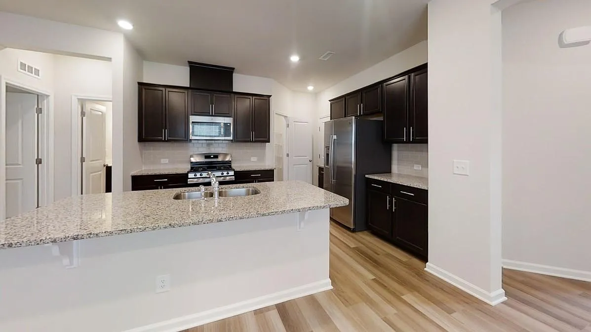 4 bed, 2150 sqft, $2,450 — Photo 4