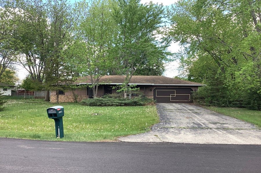 1st image of 9907 Debbie Ln