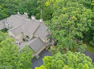 1109 Ivyglen Cir, Bloomfield Hills, MI 48304