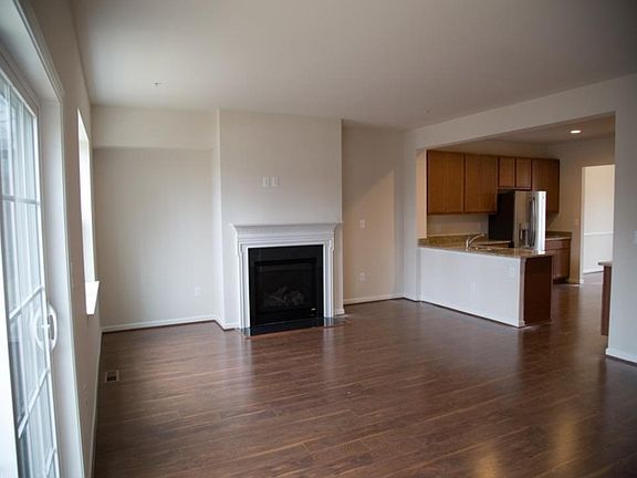 5th image of 267 Oakview Village Dr