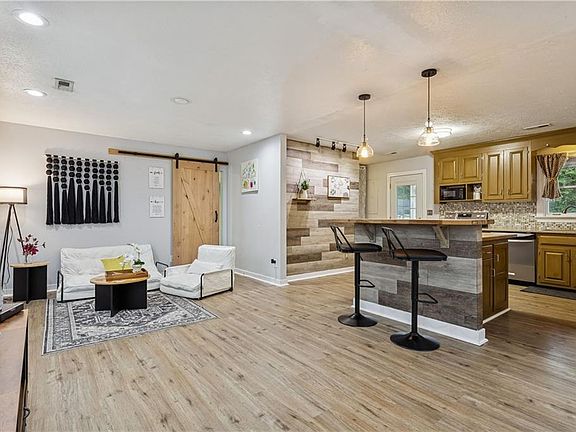 3rd image of 703 Rasmussen Dr