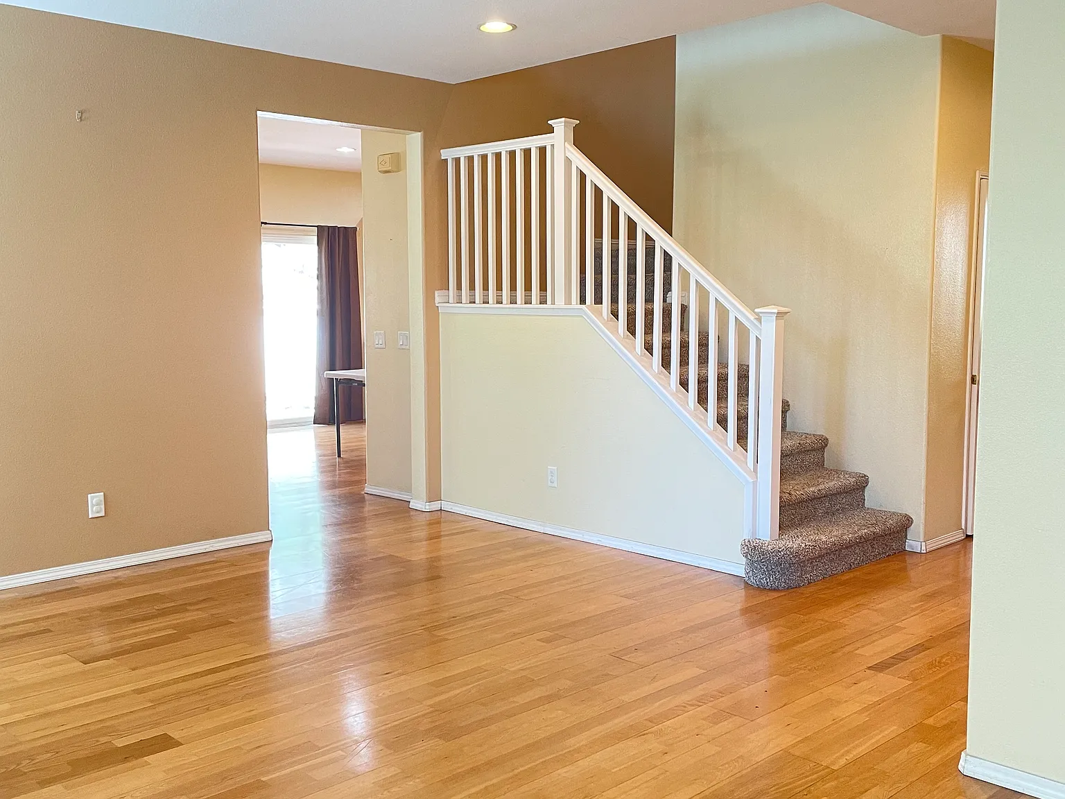 4 bed, 2723 sqft, $4,200 — Photo 3
