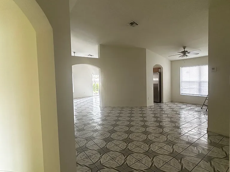 3107 Cranes Cove Loop — Photo 2