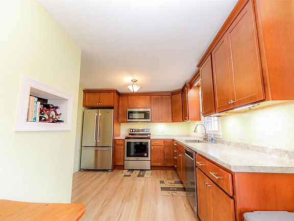 3rd image of 5824 Heavenly Ln