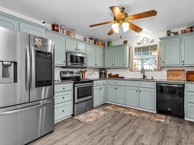 1808 County Road 2712 — Photo 17