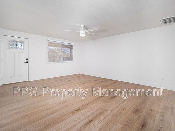 5th image of 3718 E Ludlow Dr