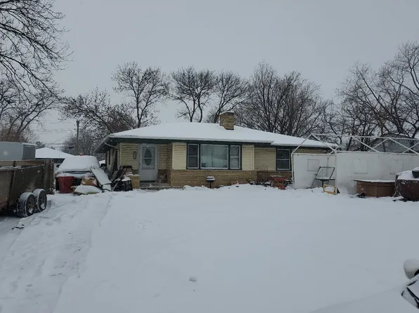 3025 Quarles Rd, Brooklyn Center, MN 55429