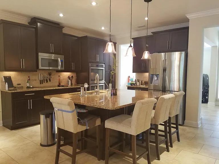 Eat-in Kitchen