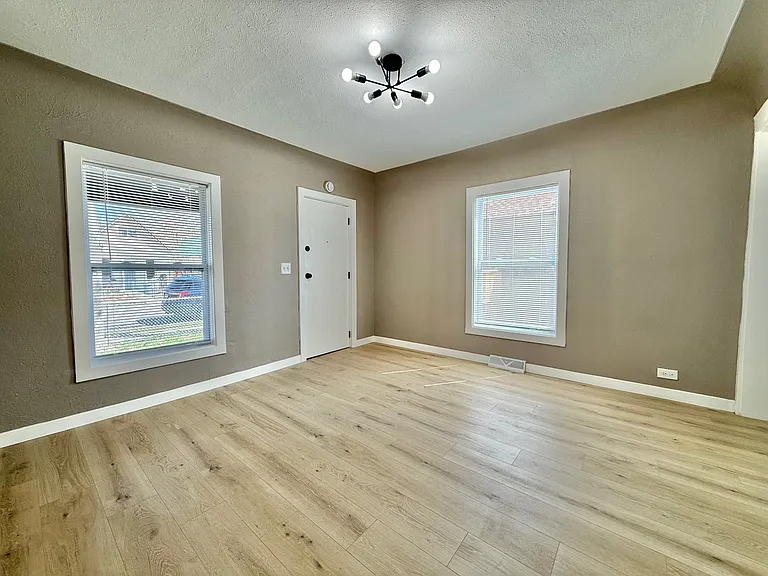 4711 Grant St — Photo 4