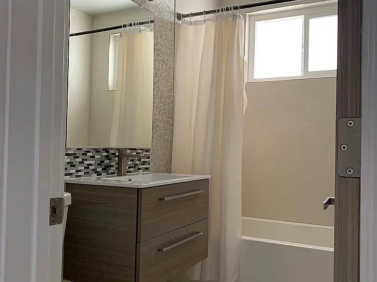 702 S Saint Andrews Pl #1 — Photo 6