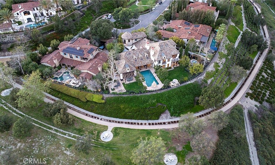 1st image of 18 Mission Ridge Rd