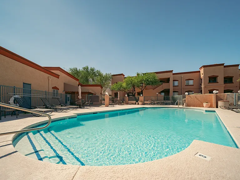 Pusch Ridge Apartments — Photo 7