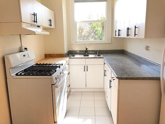2nd image of 700 Steiner St #402