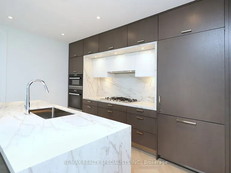 455 Wellington St W #704 — Photo 12