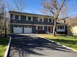 2 Barron Cir, Chappaqua, NY 10514