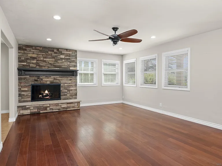 885 Eldorado Dr — Photo 5