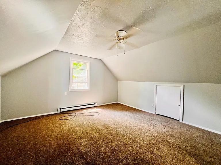 8606 Rosewood Ave — Photo 17