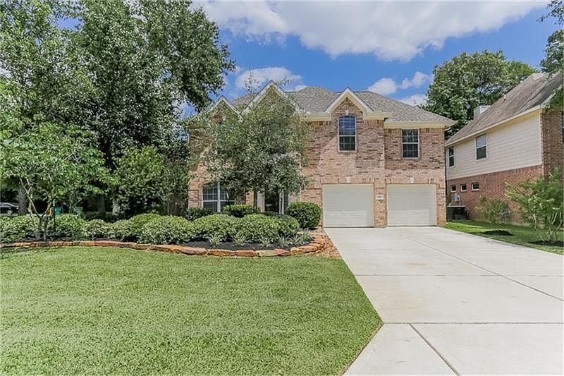 Fantastic Emerald built home on oversized corner lot.