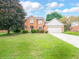 1105 Byron Dr, Troy, MI 48098