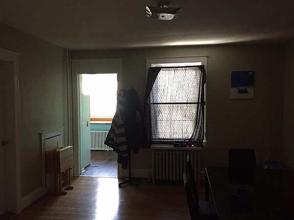 4th image of 208 E University Pkwy #2
